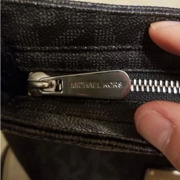 Michael Kors Black Logo Shoulder Bag - Picture 4 of 6